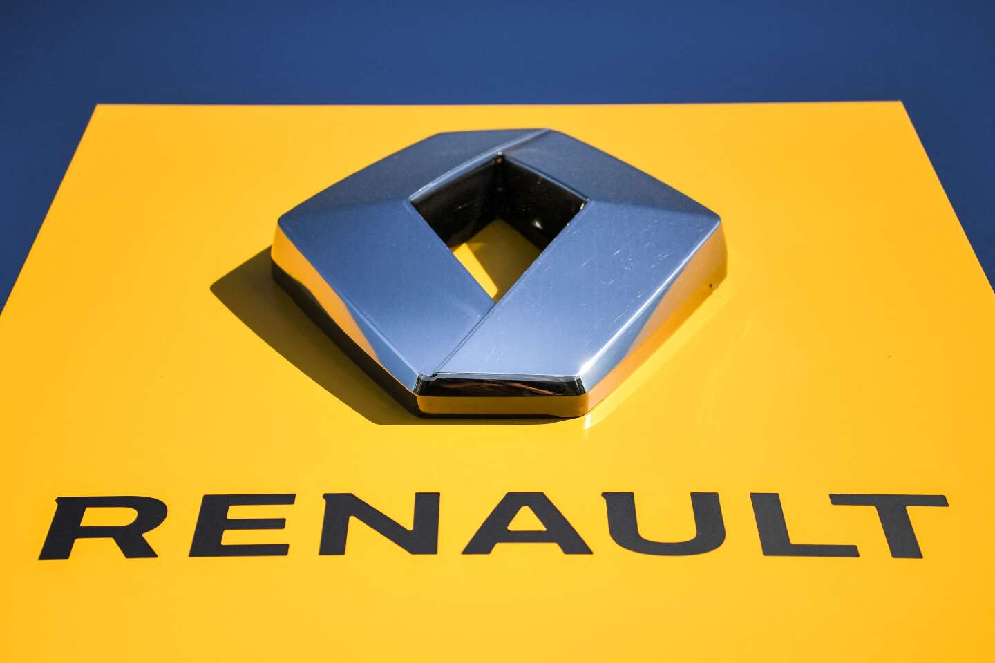Regarder la vidéo « Renault trahirait totalement son engagement envers les artistes si elle vendait les œuvres de sa collection »