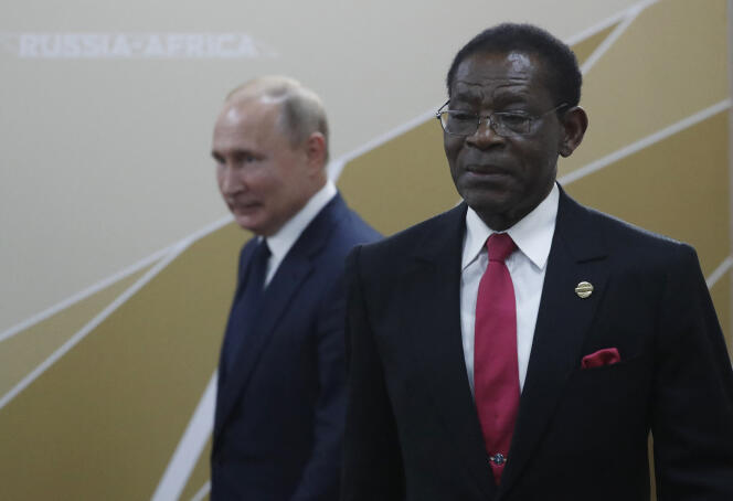 Le président russe Vladimir Poutine et son homologue équato-guinéen Teodoro Obiang Nguema Mbasogo pendant le sommet Russie-Afrique de Sotchi, en octobre 2019.