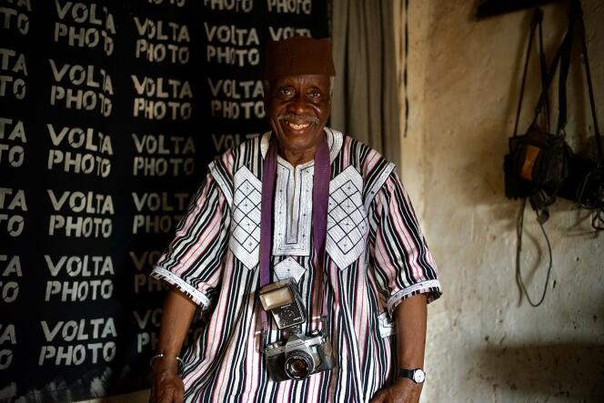 Sory Sanlé dans le studio Volta Photo, le 15 mars 2022.