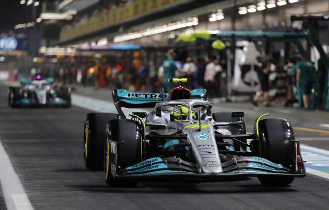 Formula One F1 - Saudi Arabian Grand Prix - Jeddah Corniche Circuit, Jeddah, Saudi Arabia - March 26, 2022 Mercedes' Lewis Hamilton during qualifying REUTERS/Hamad I Mohammed/Pool