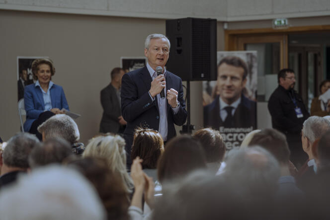 Bruno Le Maire, ministro de Economía, durante la reunión pública de apoyo a Emmanuel Macron, el sábado 26 de marzo en Louviers (Eure). 