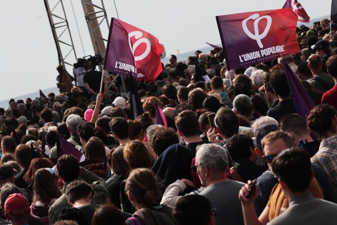 La France insoumise reclamó cerca de 35.000 personas presentes en este encuentro en la playa del Prado, en Marsella, el domingo 27 de marzo de 2022. 