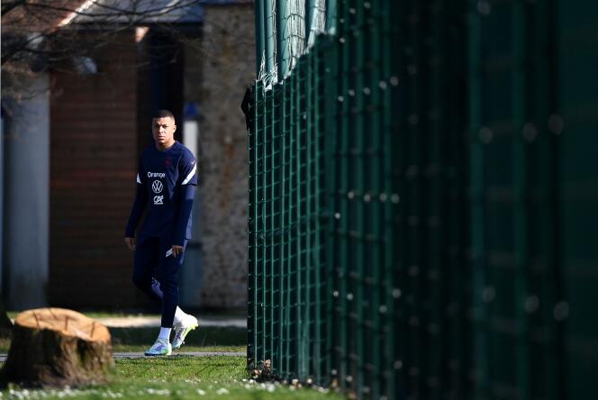 Kylian Mbappé at Clairefontaine-en-Yvelines for a training session with Les Bleus on March 27, 2022. (Photo by FRANCK FIFE / AFP)