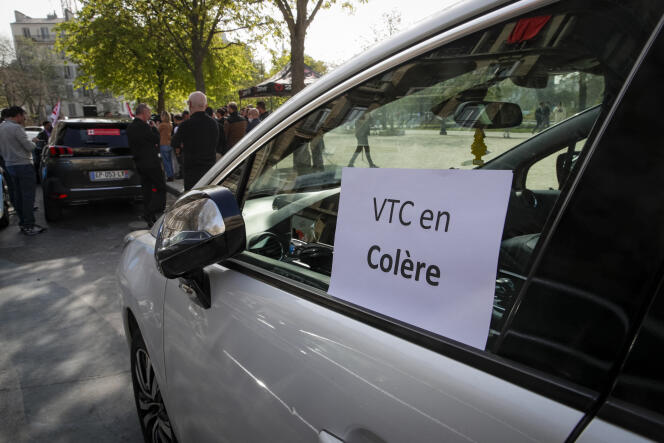 Lors d’une mobilisation des chauffeurs VTC, à Paris, le 28 mars. 