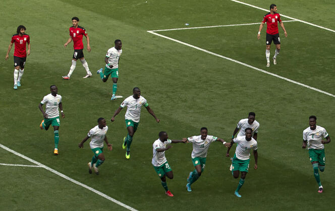 The Senegal team celebrates the goal of Idrissa Gana Gueye, Tuesday March 29, in Dakar.
