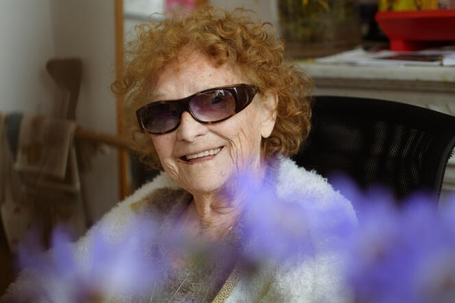 Marie-Thérèse Allier, le jour de ses 91 ans, le 2 mars 2022, dans son bureau de la Ménagerie de verre, à Paris.