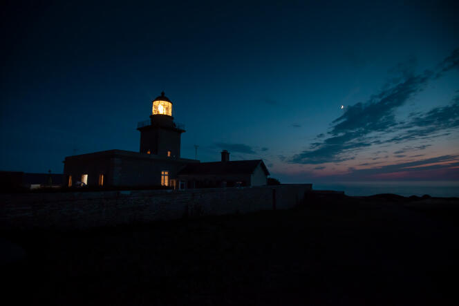 La lumière du phare de Carteret (Cotentin) porte jusqu’à 50 kilomètres.