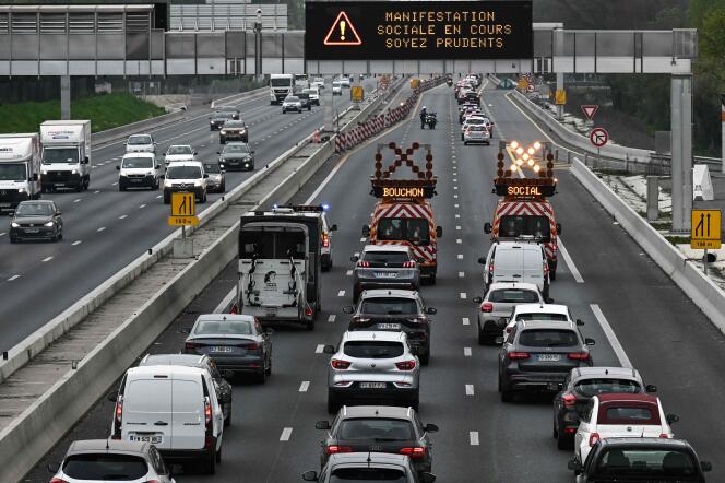 A demonstration on the highway against the increase in fuel prices in Bordeaux on March 30, 2022.