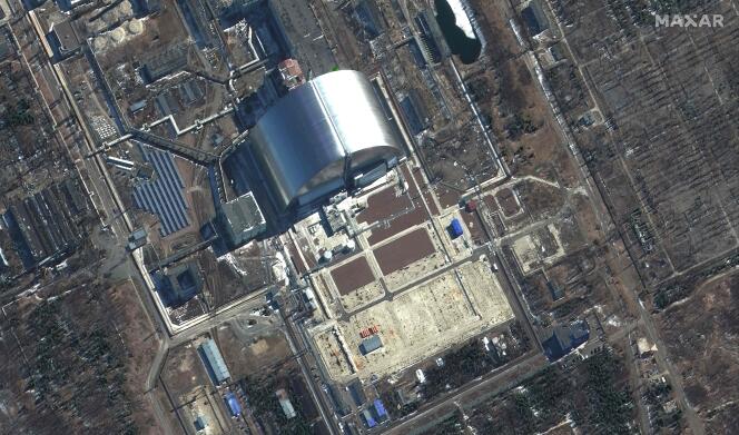 Imagen satelital que muestra la planta de energía nuclear de Chernobyl, entonces controlada por los rusos, el 10 de marzo.