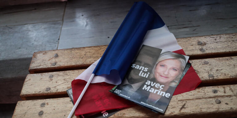 Bouchain le 11 mars, Meeting de Marine Le Pen // Dans la Salle des Sports où se déroule le Meeting