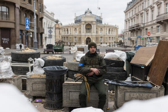 Odessa, mars 2022. Une des artères principales du centre-ville est barricadée avec des hérissons en métal.