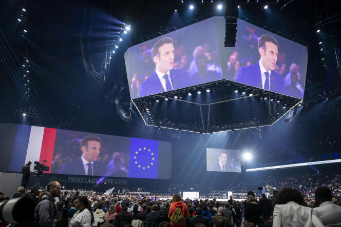 Le meeting de campagne d’Emmanuel Macron avait des allures de show à l’américaine, à Paris La DéfenseArena, le 2 avril 2022.