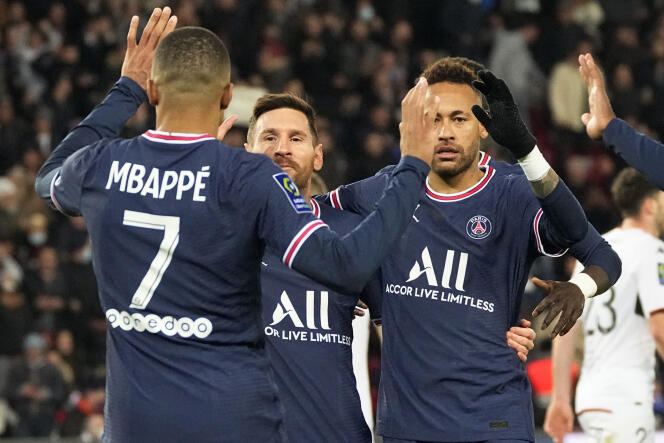 Pour la première fois dans un match, Kylian Mbappé, Lionel Messi et Neymar ont tous les trois marqué, face à Lorient, le 3 avril 2022, au Parc des Princes.