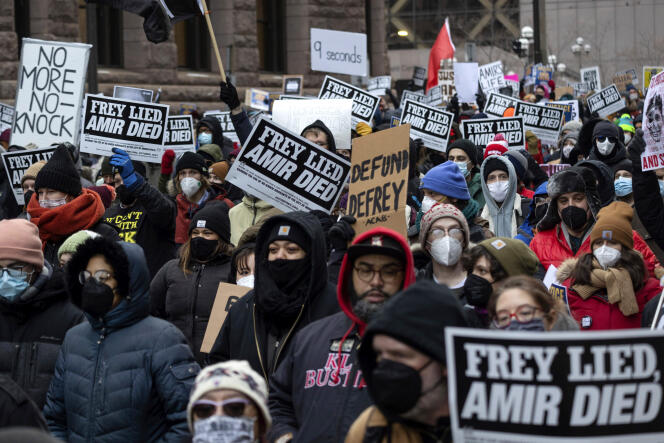 Des manifestants défilent en mémoire d’Amir Locke, le 5 février 2022 à Minneapolis, aux Etats-Unis. 