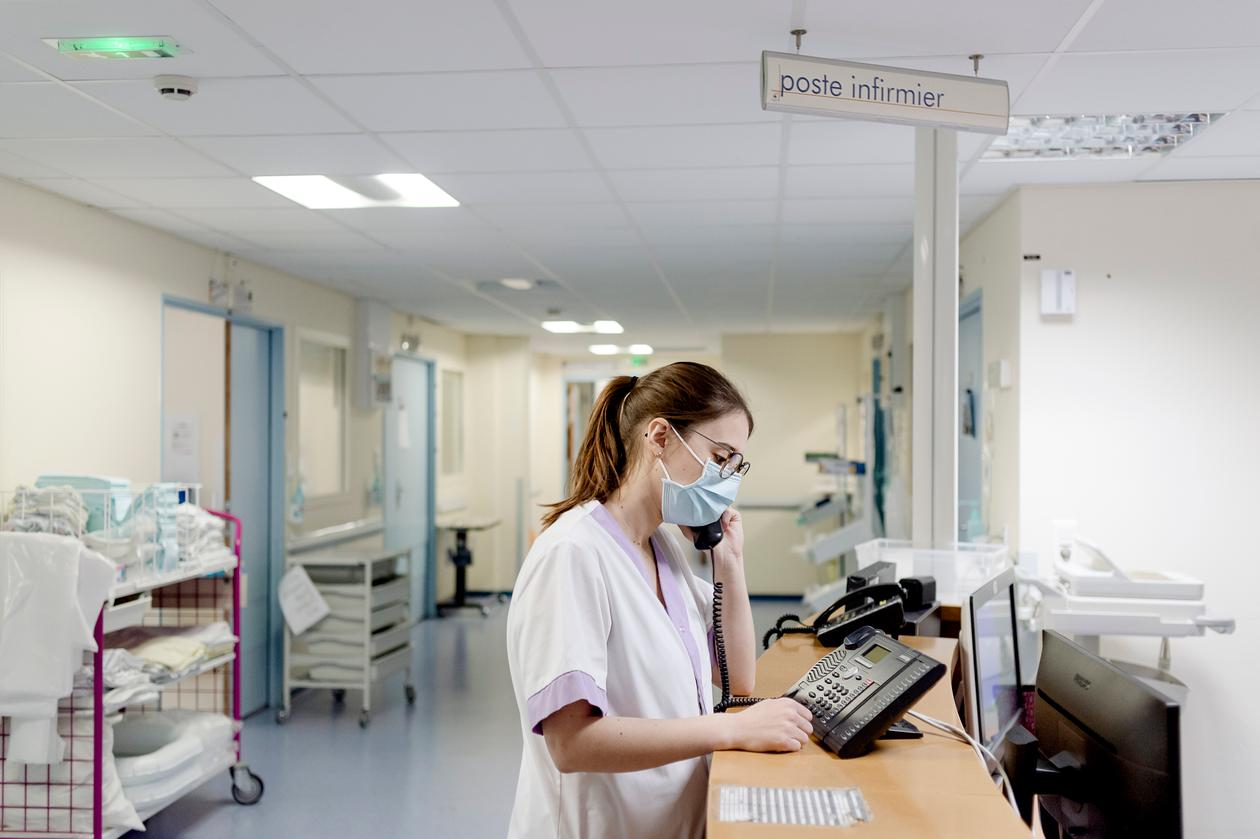 Une infirmère en réanimation au centre hospitalier de Soissons, dans l’Aisne, le 5 avril 2022.