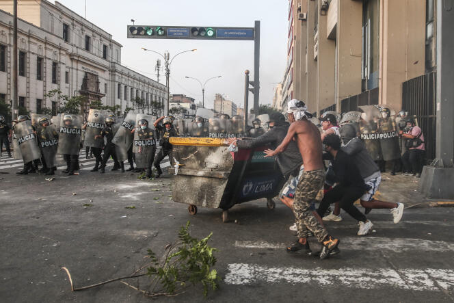 On April 5, 2022, clashes broke out between protesters and police in Lima.