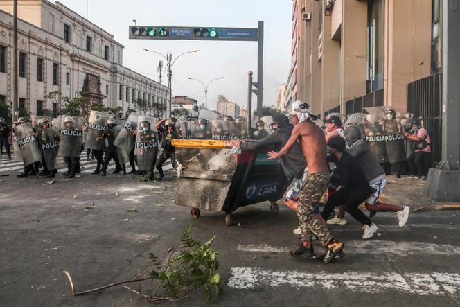 On April 5, 2022, clashes broke out between protesters and police in Lima.