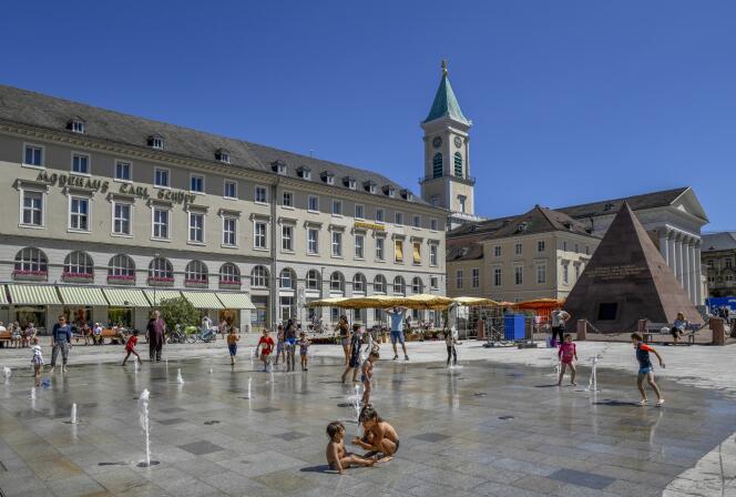 On the Marktplatz. On the right, Karl's pyramid.