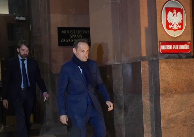 Ambasador Francji w Warszawie Frederick Pillet odszedł z polskiego MSZ, dokąd został wezwany 8 kwietnia 2022 r., po wystąpieniu prezydenta Francji Emmanuela Macrona, na wezwanie premiera Mathewsa Moravica. 