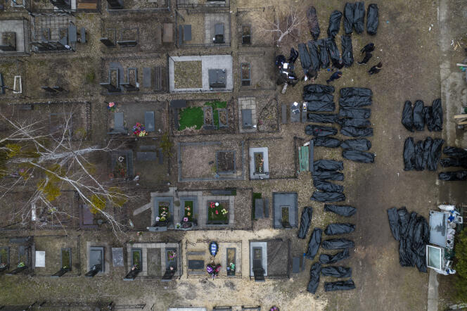 Police officers are trying to identify civilians who died on April 6, 2022 in Boutcha, Ukraine, near Kiev. 