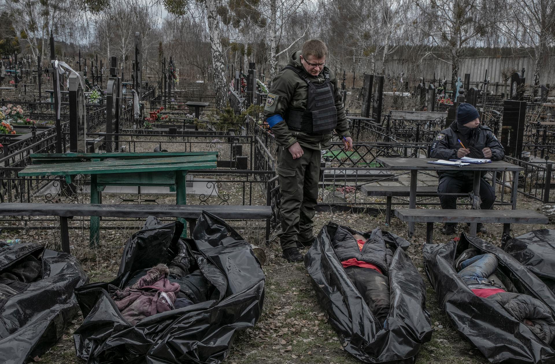 In the city cemetery, the police are making an inventory of about fifty body bags containing the bodies of people who died during the occupation by the Russian army.