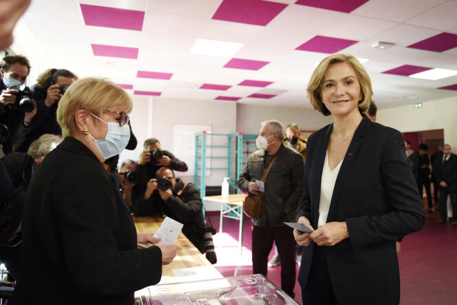 Valérie Pécresse, candidate (LR) vote pour le premier tour de l’élection présidentielle, à Velizy-Villacoublay (Yvelines), le110 avril 2022.