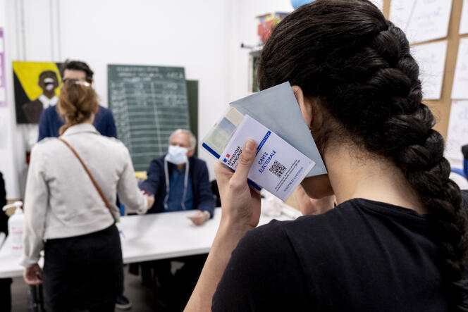 En uno de los colegios electorales de la escuela primaria Prado-Plage en el distrito 8ᵉ de Marsella, el 10 de abril de 2022.