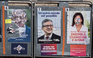Saint Denis, France le 10 avril 2022 - Devant le bureu de vote de l ecole elementaire Daniel Sorano, seule l affiche de Jean Luc Melenchon est intacte lors du premier tour de l election presidentielle.