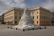 La statue du duc de Richelieu, ancien gouverneur de la ville, a été mise à l’abri sous des sacs de sable, à Odessa (Ukraine), en mars 2022.