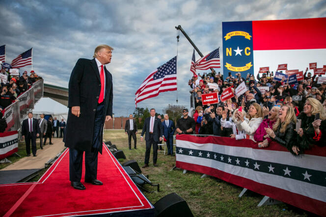Donald Trump en Caroline du Nord, vieille cravate et nouveau gimmick