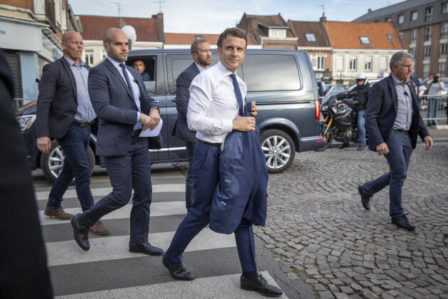 Emmanuel Macron en campagne à Carvin (Pas-de-Calais), lundi 11 avril 2022.