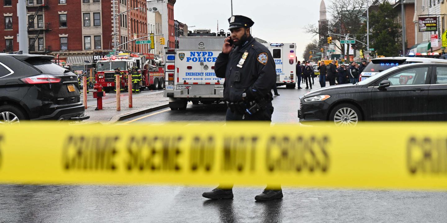 New York : un homme armé ouvre le feu dans le métro à Brooklyn, au moins seize personnes blessées - Le Monde