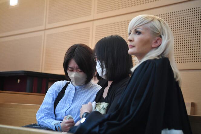 Sylvie Galley, Narumi Kurosaki family's lawyer, with the victim's sister, Honami Kurosaki, and her mother, Taeko Akiyama, in Besançon, on March 29, 2022.