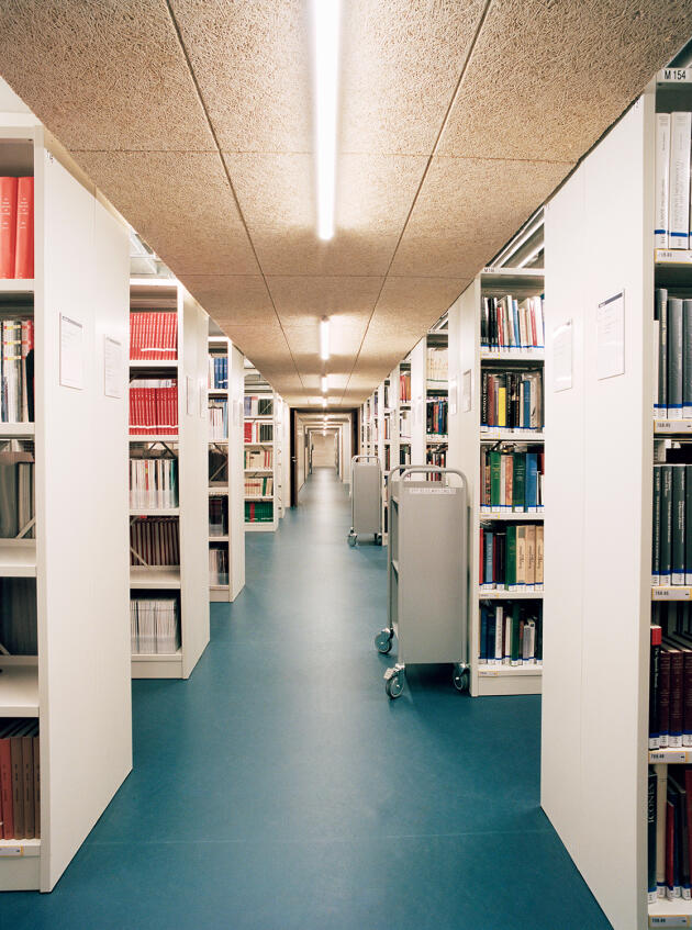 La bibliothèque rénovée, avec une consultation plus facile des livres.