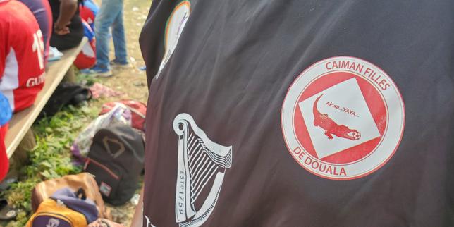 Cameroun : à Douala, la dévotion des jeunes footballeuses du Caïman