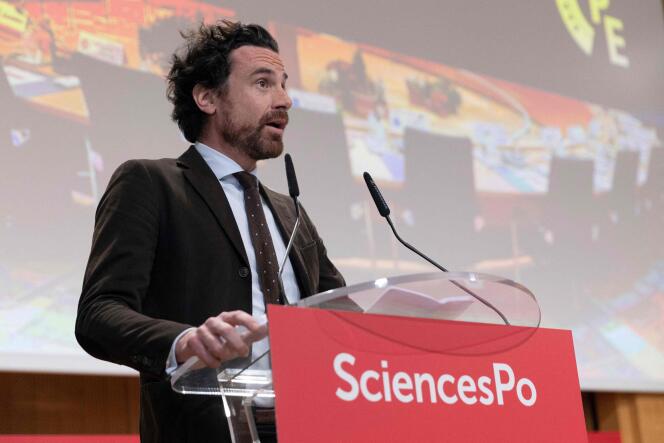 Mathias Vicherat, le directeur de l’Institut Politique de Paris (Sciences Po), durant une conférence avec le président du Conseil Européen, à Paris, le 28 mars 2022.