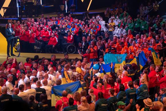 Le premier ministre néerlandais, Mark Rutte, a rendu hommage à l’équipe ukrainienne lors de la cérémonie d’ouverture des Invictus Games, samedi 16 avril. (AP Photo/Peter Dejong)