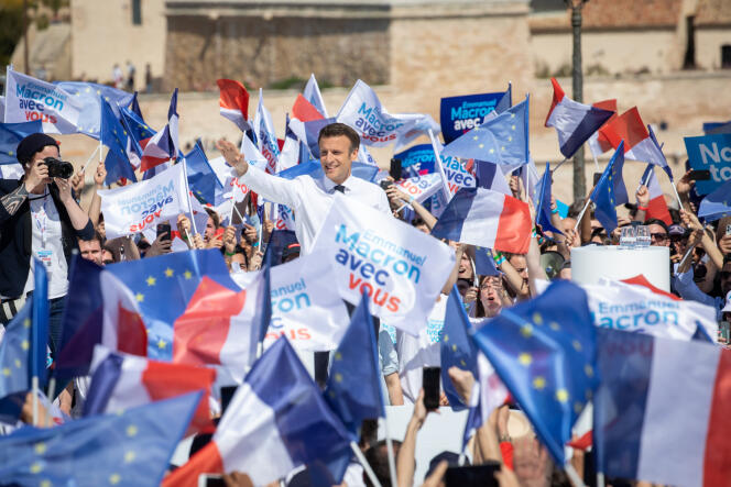 Arrivée d’Emmanuel Macron pour son meeting au jardin du Pharo, à Marseille, samedi 16 avril 2022.