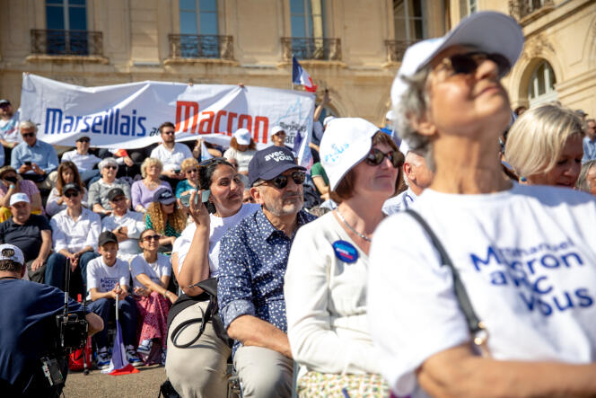 Dans le public du meeting d’Emmanuel Macron à Marseille, samedi 16 avril 2022.