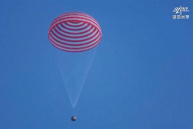 Images from China Television (CCTV) show a return capsule about to land in Inner Mongolia, April 16, 2022.