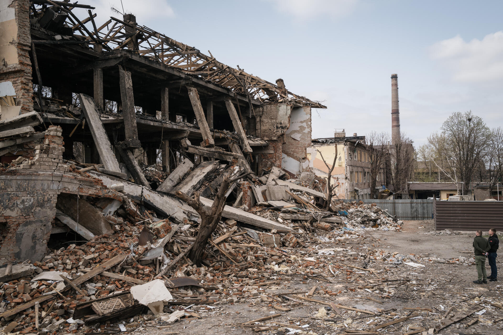 Une usine de chaussures détruite par une frappe russe, Dnipro,  le 15 avril 2022.