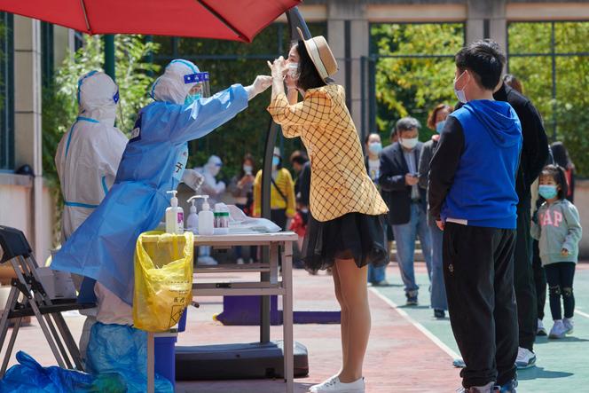 Authorities are conducting daily tests on the population of Shanghai, here on April 17, 2022 in the Pudong district.