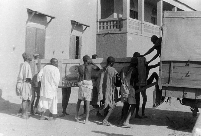 Envoi au Havre de caisses d’objets collectés lors de la mission d’ethnographie Dakar-Djibouti en 1931.