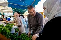 Belkacem Boukacem, 61 ans, vendeur de fruits et légumes sur le marché du quartier de la Duchère, à Lyon, le 16 avril 2022.