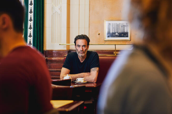 Anthony Delon, au café Les Deux Magots, à Paris, le 30 mars 2022. 
