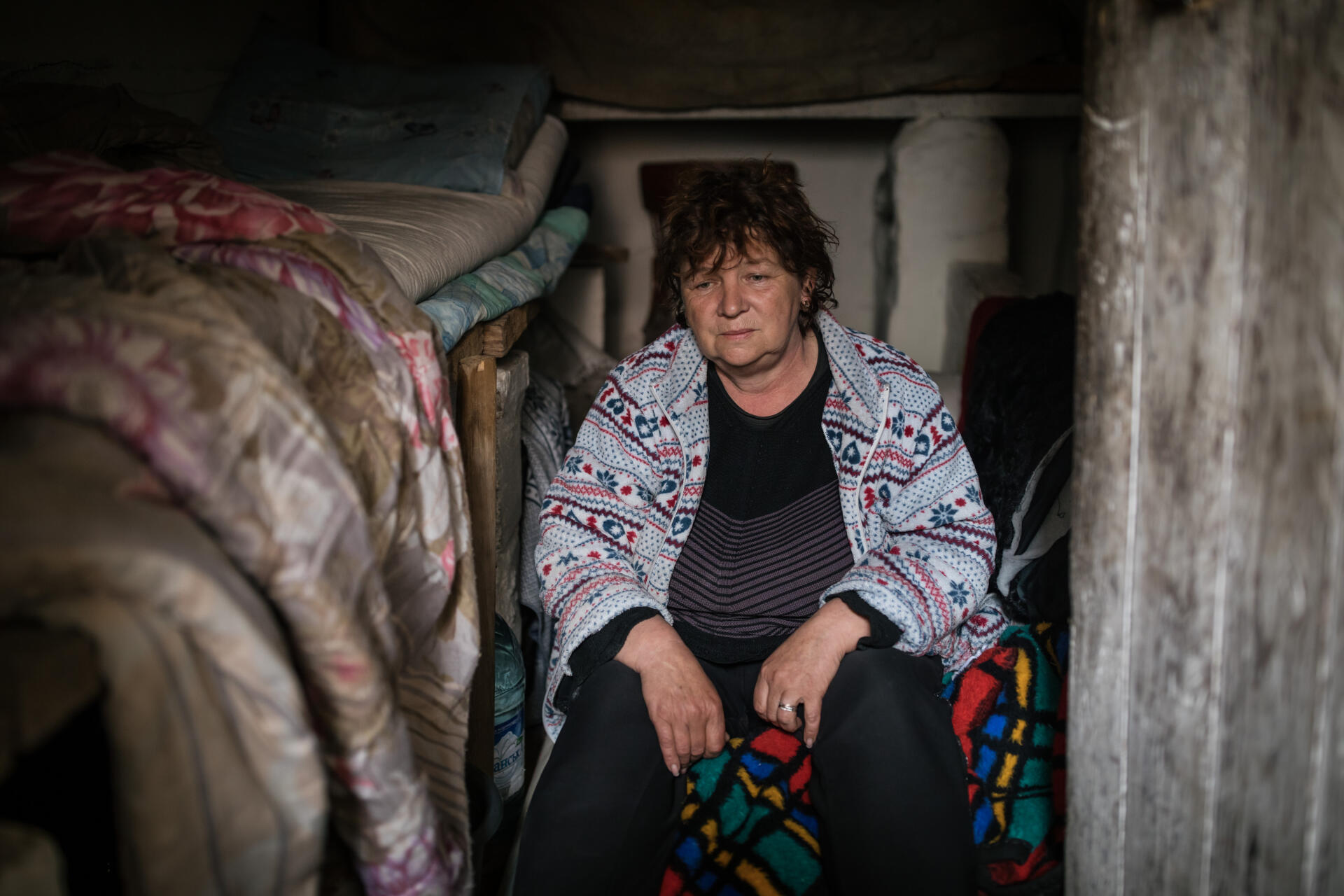 Alla, en Yatskivka (Donbass, Ucrania), 17 de abril de 2022. Duerme en este refugio con su marido. 