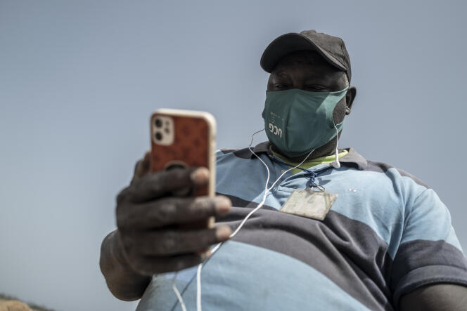 Isidore Gomis, security guard at the Mbeubeuss dump in Malika, February 24, 2022.