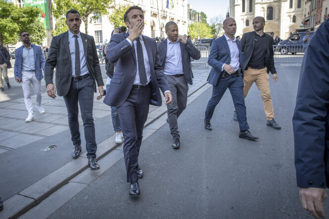 Emmanuel Macron during his trip to Saint-Denis (Seine-Saint-Denis), April 21, 2022.