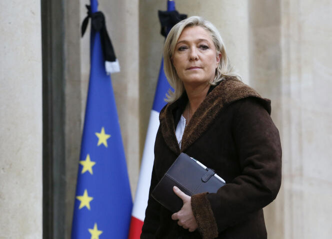 Marine Le Pen en la escalinata del Elíseo, 9 de enero de 2015.