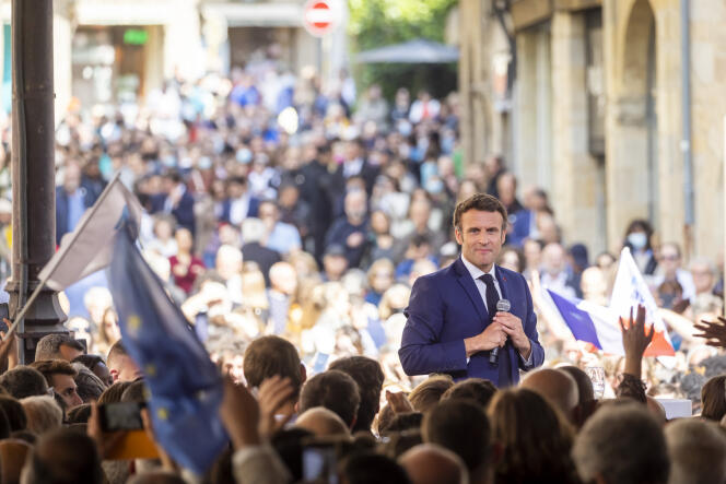 Emmanuel Macron lors de son dernier meeting pour la campagne présidentielle à Figeac (Lot), le 22 avril 2022